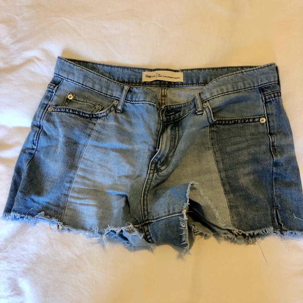 GAP best girlfriend shorts 3”